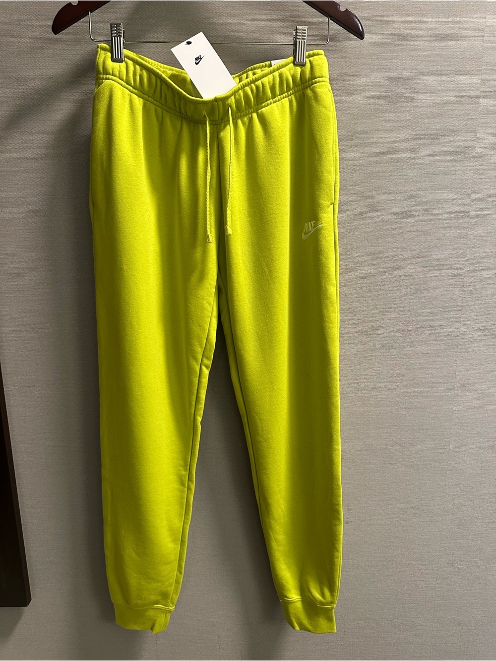Nike Women’s Neon Yellow Standard Fit Mid Rise Joggers Size S NWT